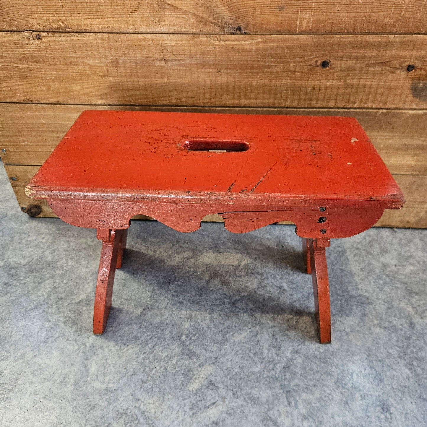 Vintage röd träpall