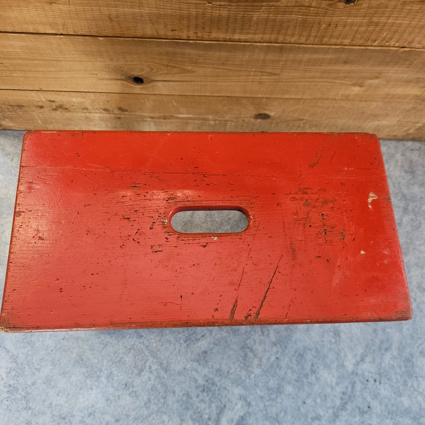 Vintage röd träpall