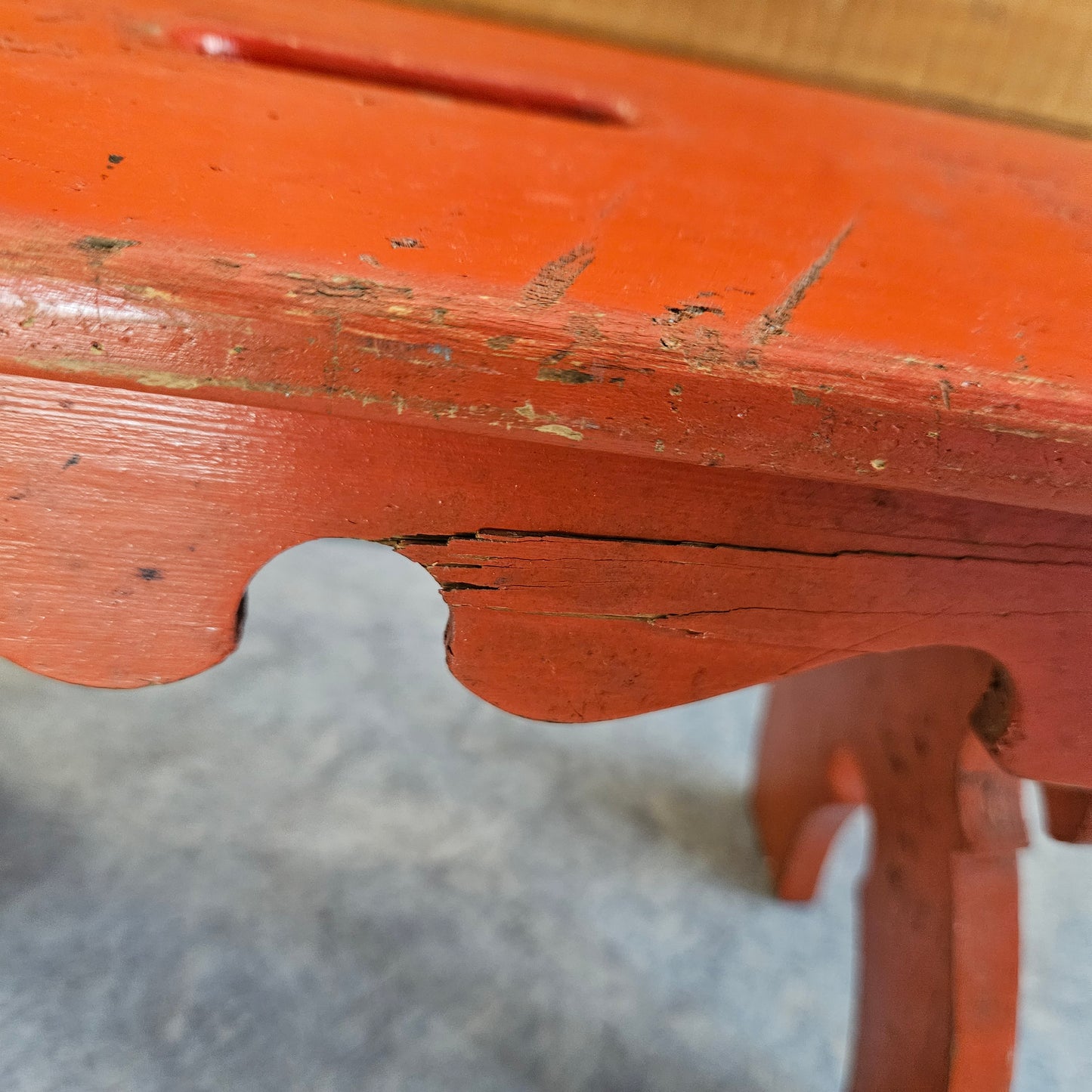 Vintage röd träpall